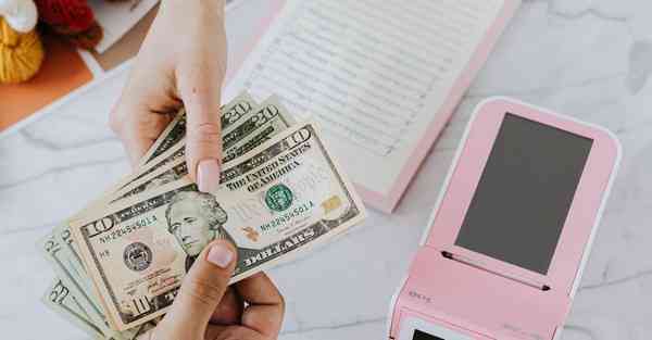 AI绘画玫瑰工厂关键（玫瑰工笔画图片大全）