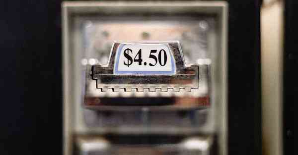 人工智能机器人和人谈恋爱