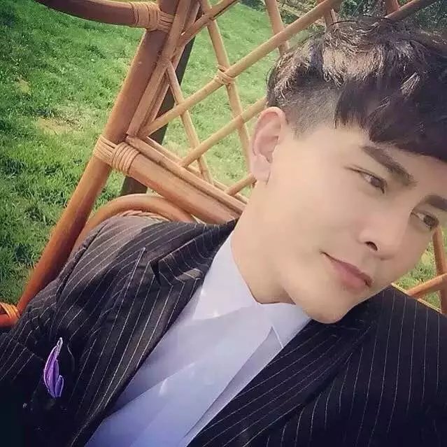单于薇玉航
